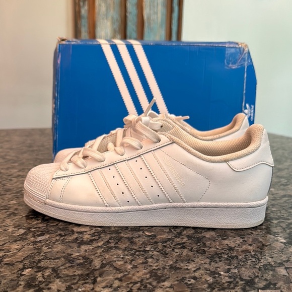 Adidas superstar foundation Classic White Leather Sneakers 6.5Y - Picture 1 of 10